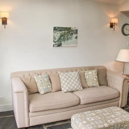 Nyaraló Plosh House